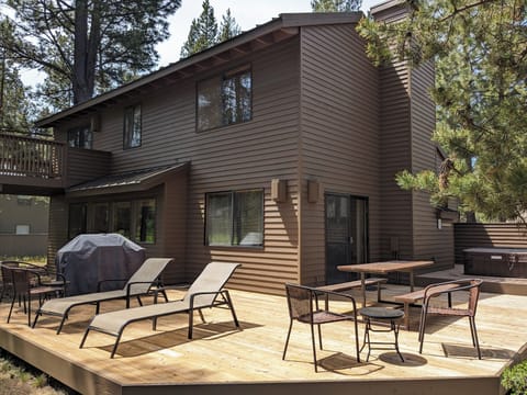Deck, Balcony, & Hot Tub Face the Golf Course