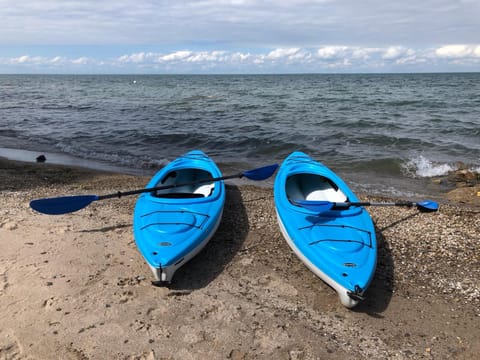 Kayaks and beach toys provided 