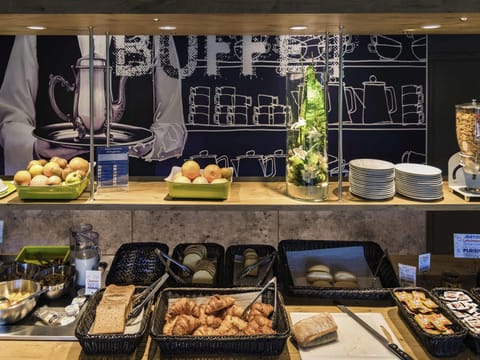 Daily buffet breakfast for a fee