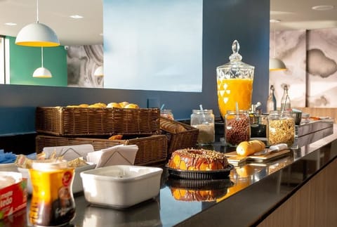 Daily buffet breakfast for a fee