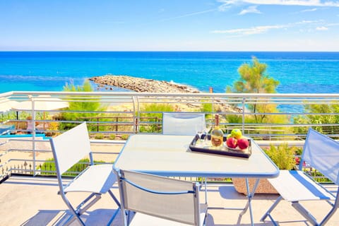 Balcony / Terrace / Patio