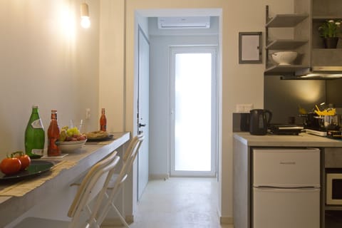 City Suite, 1 Bedroom, Kitchenette, City View | Private kitchen | Shared fridge, microwave, coffee/tea maker, electric kettle