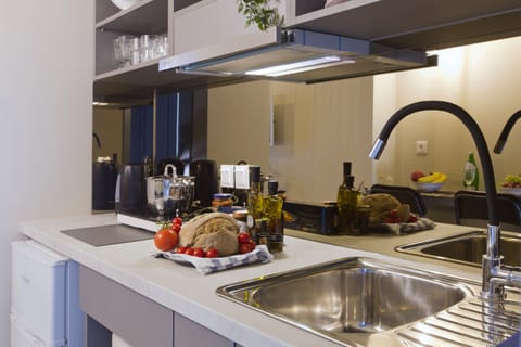 City Studio Suite | Private kitchenette | Shared fridge, microwave, coffee/tea maker, electric kettle