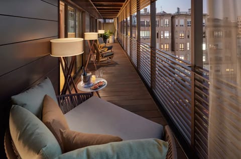 Suite, 1 King Bed, Terrace | Balcony view