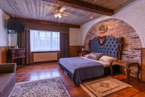 Apartment (Studio Apartment) | In-room safe, desk, iron/ironing board, free cribs/infant beds