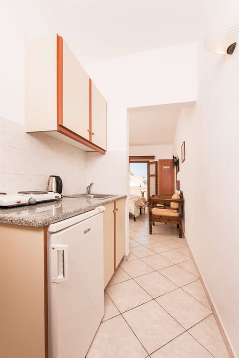 Studio | Private kitchen | Fridge, coffee/tea maker, electric kettle