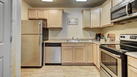 Luxury Suite, Private Bathroom (124 Aspen Luxury Suite) No Pets | Bed sheets