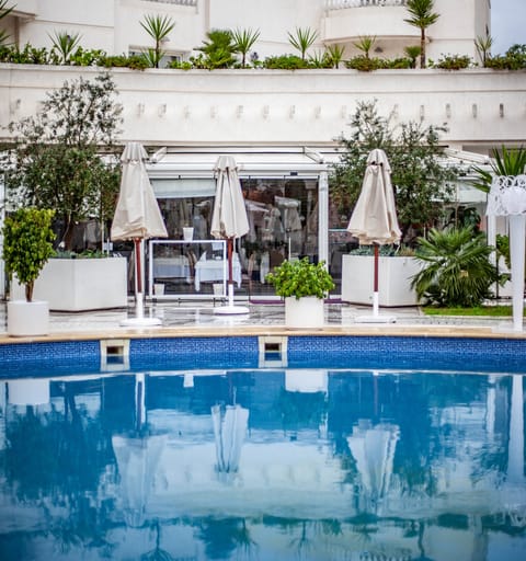 Outdoor pool, pool umbrellas, sun loungers