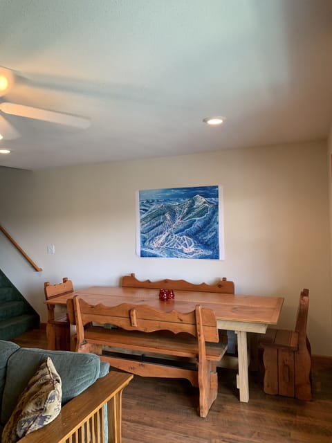 Dining Area - room for 8.