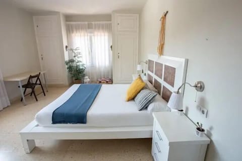 Deluxe Double Room | Free WiFi, bed sheets