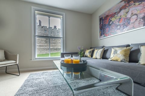 Comfort Apartment, 2 Bedrooms, Non Smoking | 2 bedrooms, individually decorated, individually furnished, desk
