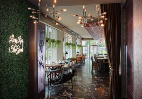 Breakfast, lunch, dinner and brunch served
