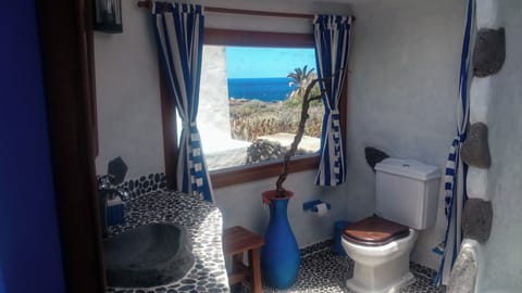 Iron/ironing board, WiFi, wheelchair access