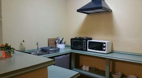 Cottage (Acorn) | Private kitchen | Fridge, microwave, electric kettle, toaster