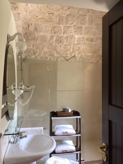 Junior Suite, 1 Double Bed (Trullo) | Bathroom | Shower, free toiletries, hair dryer, slippers