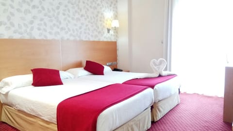 In-room safe, desk, soundproofing, free rollaway beds