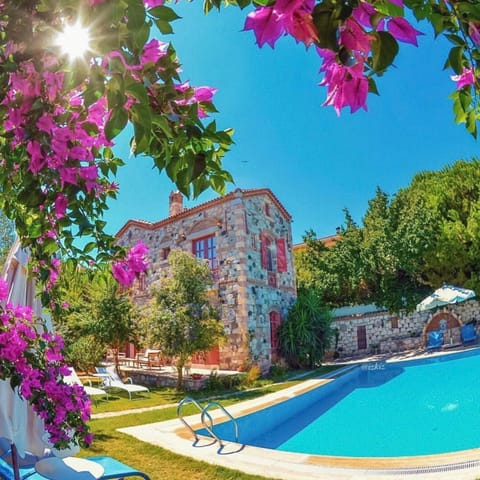 2 outdoor pools