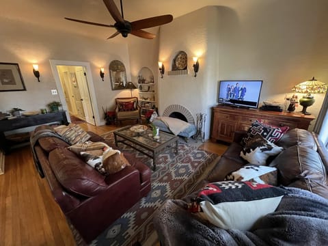Relaxing and comfortable southwest California Spanish 1920's bungalow Living 