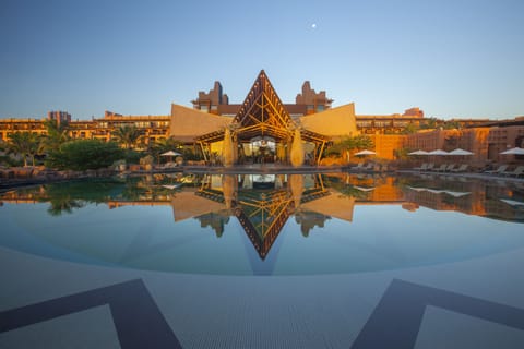 9 outdoor pools, pool umbrellas, sun loungers