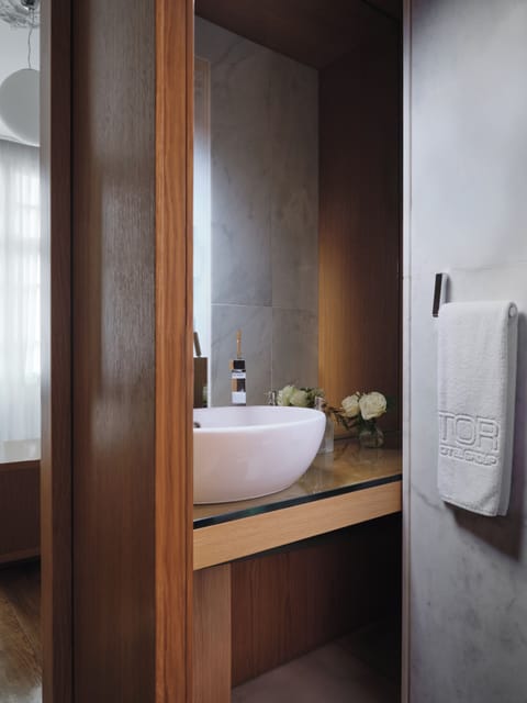 Junior Suite | Bathroom | Designer toiletries, hair dryer, bathrobes, slippers