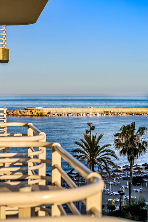 Blackout drapes, free WiFi, bed sheets