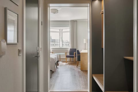 Standard Room, 1 double bed, Non Smoking | In-room safe, individually furnished, laptop workspace