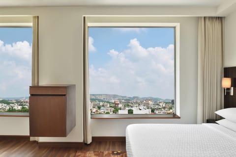 Premium bedding, minibar, in-room safe, desk