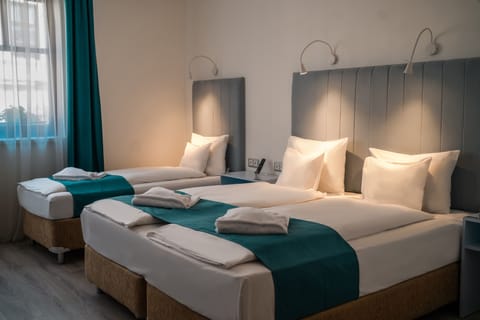 Standard Triple Room with Air-condition | In-room safe, individually decorated, desk, free WiFi