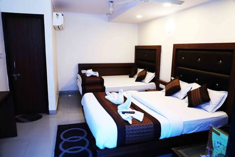 Family Room | Rollaway beds, free WiFi