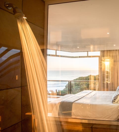 Self catering Luxury  | Bathroom | Combined shower/tub, free toiletries, hair dryer, bathrobes