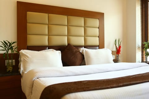 Superior Double Room, 1 King Bed | Down comforters, soundproofing, iron/ironing board, rollaway beds