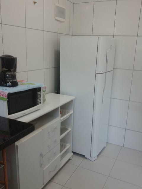 Basic Apartment, Multiple Beds, Non Smoking | Private kitchen | Fridge, microwave, oven, stovetop