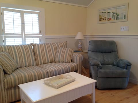 Main Room with recliner