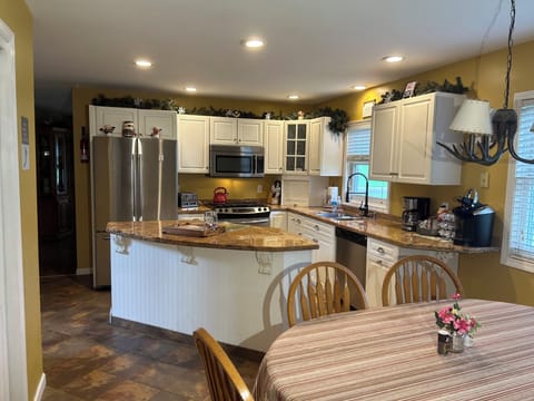 Nice fully equipped kitchen
