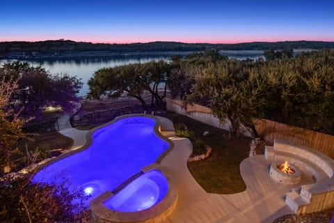 Resort-style pool, hot  tub & fire pit overlooking Lake Travis 