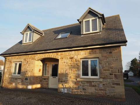 Welcome to Seafarer Cottage. We hope you love it as much as we do.