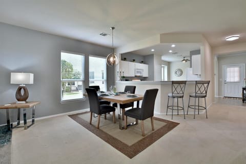 Formal Dining in Modern Contemporary - Seats 4 to 6. Bar seats 2 & Kitchen 4.