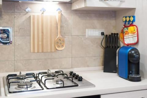 Apartment, 1 Bedroom | Private kitchenette | Full-size fridge, microwave, oven, stovetop