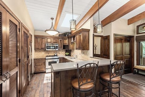 Condo, 3 Bedrooms, Non Smoking | Private kitchen | Fridge, microwave, stovetop, dishwasher