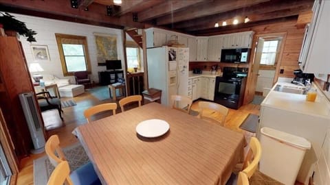 Lakeside Home: Kitchen