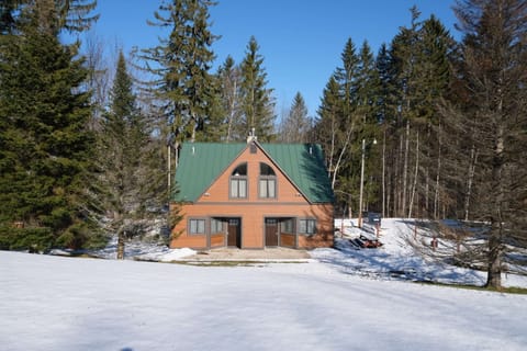 Pristine and private trailside location with snowmaking