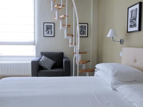 Deluxe Room | Premium bedding, pillowtop beds, minibar, in-room safe