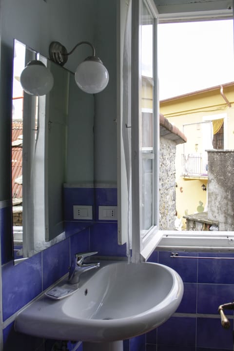 Double Room | Bathroom | Shower, hair dryer, bidet, towels