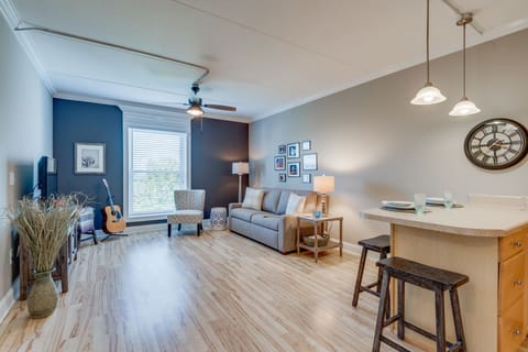 Living room from foyer. Lots of light from large window.Beautiful downtown view.