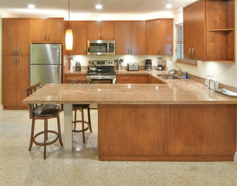 Suite #2 - Kitchen with Granite Counters