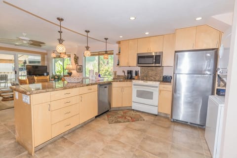 Kahana Sunset D11 - Kitchen