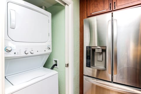 Kahana Sunset D6- Washer & Dryer