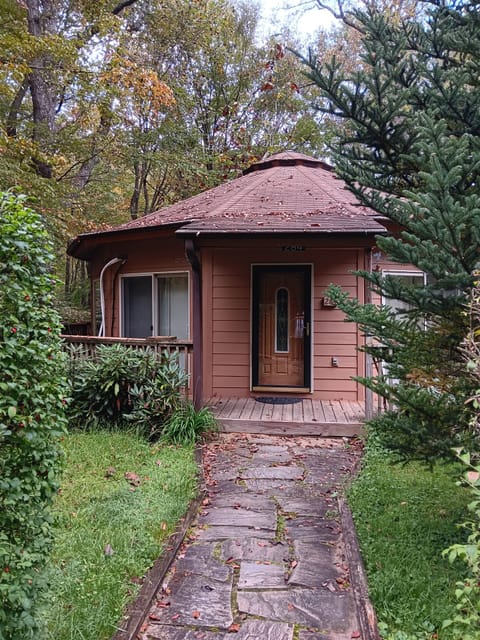 Unique round shaped Deltec home 