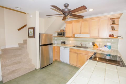Kahana Sunset D2 - Kitchen