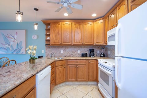 Kahana Sunset B3 -Full Kitchen